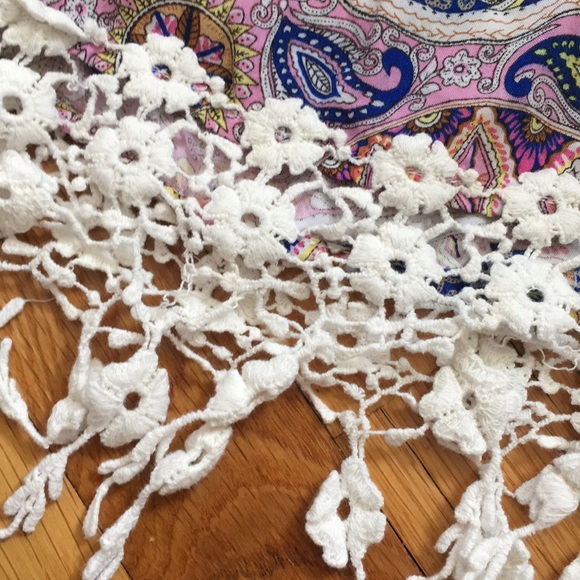 LF store paisley crop top - Picture 3 of 3